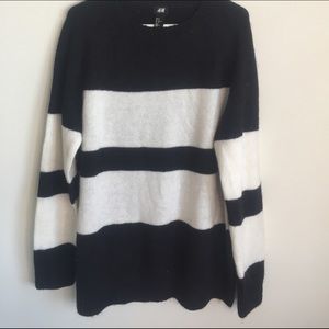 Men’s H&M black and white sweater XL